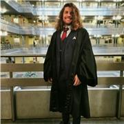 Avvocato impartisce lezioni di diritto costituzionale, civile, penale, procedura civile e procedura penale a studenti